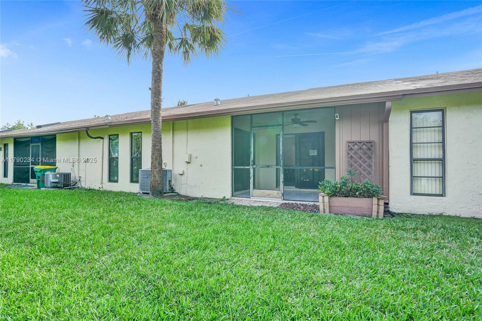 BANYAN LAKES - Residential