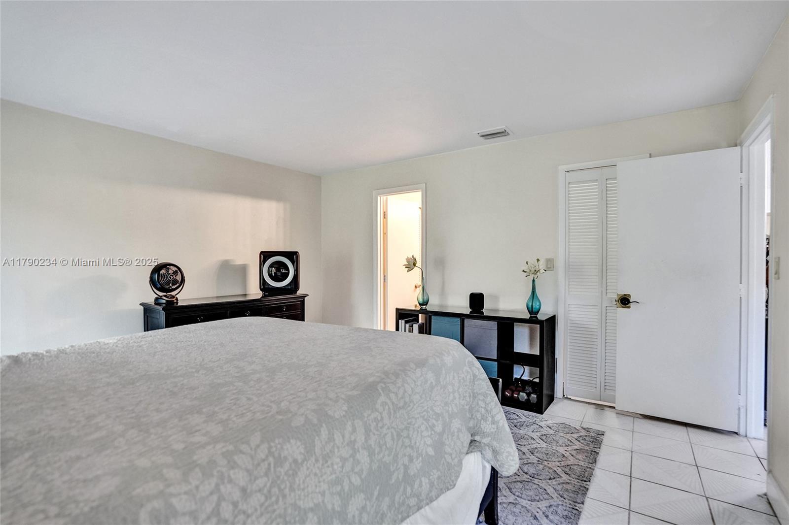 BANYAN LAKES - Residential