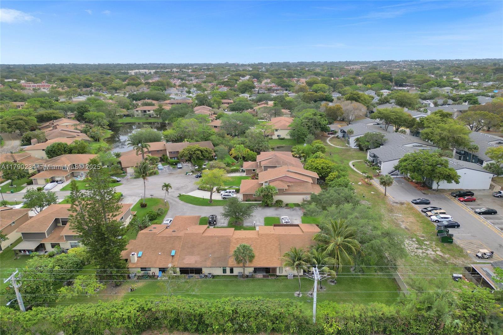 BANYAN LAKES - Residential