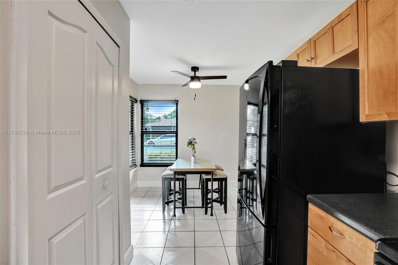 BANYAN LAKES - Residential