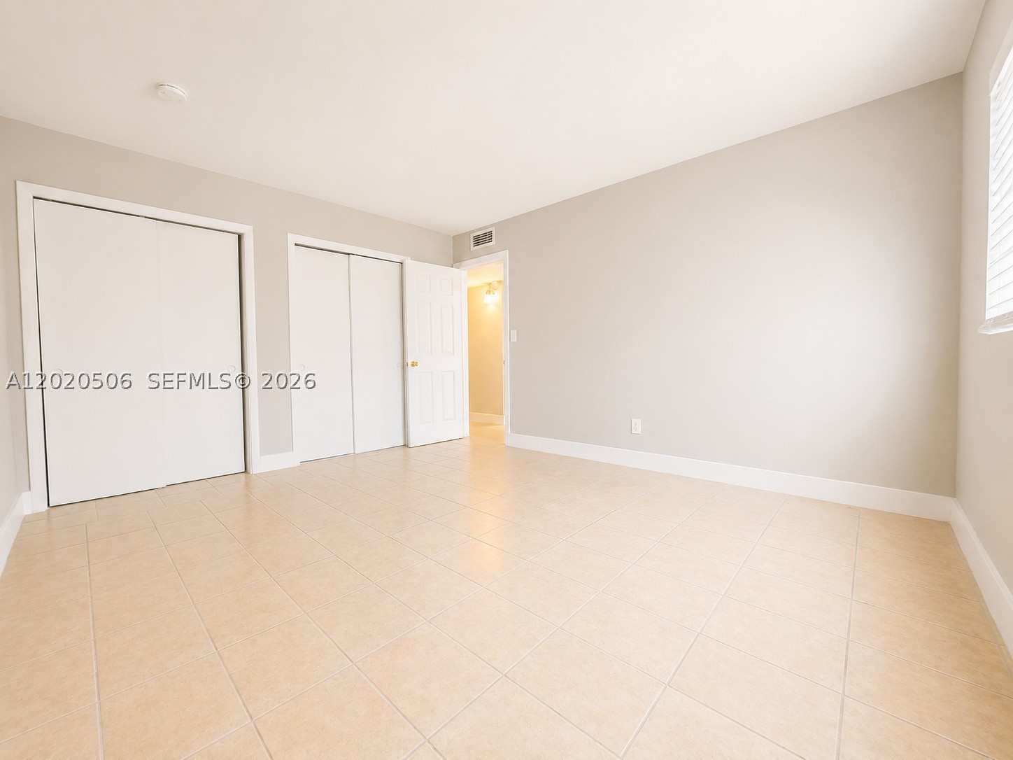 THE WHITE HOUSE CONDO - Residential