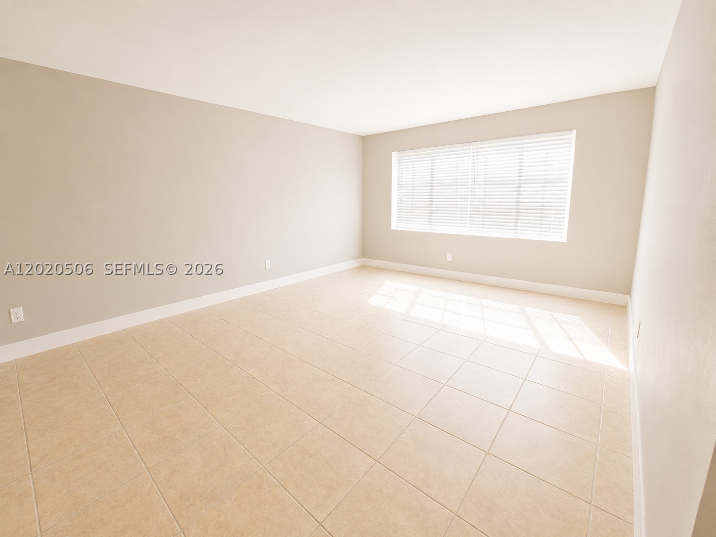 THE WHITE HOUSE CONDO - Residential