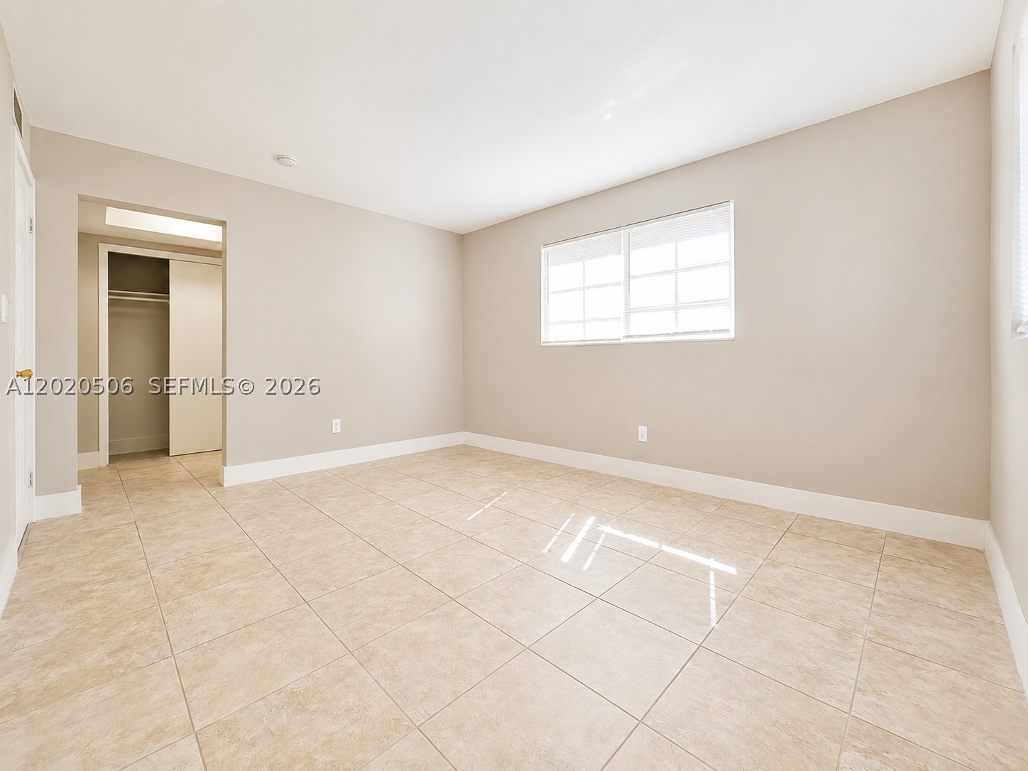 THE WHITE HOUSE CONDO - Residential