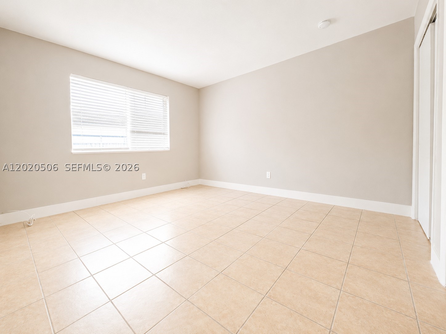 THE WHITE HOUSE CONDO - Residential