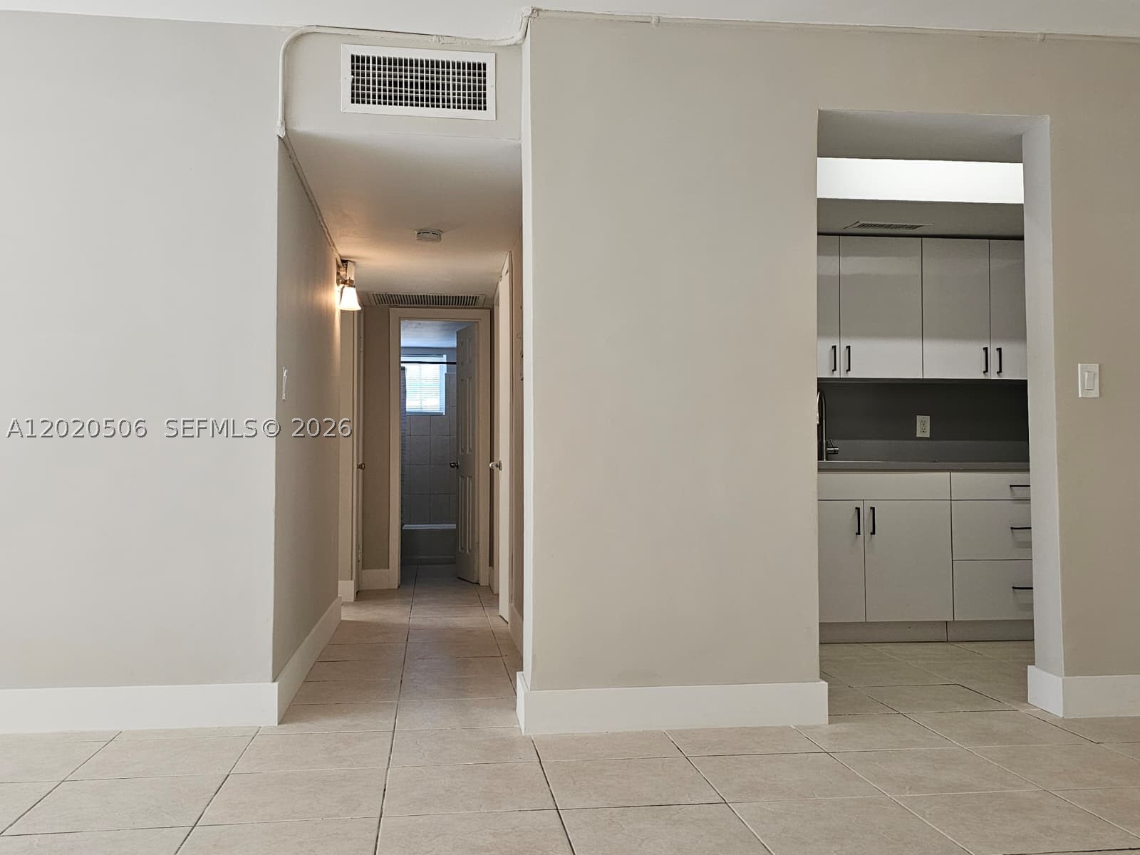 THE WHITE HOUSE CONDO - Residential