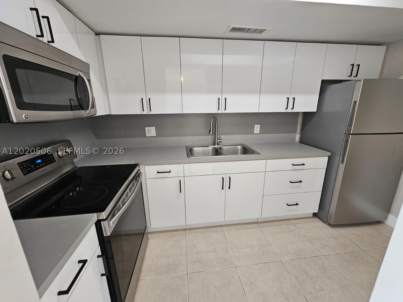 THE WHITE HOUSE CONDO - Residential