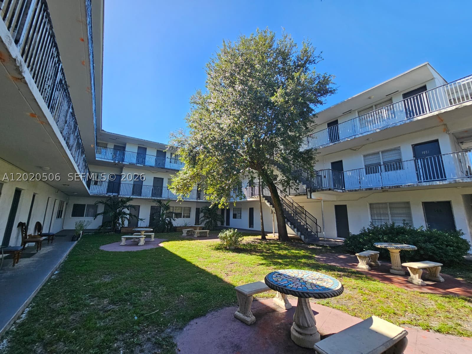 THE WHITE HOUSE CONDO - Residential