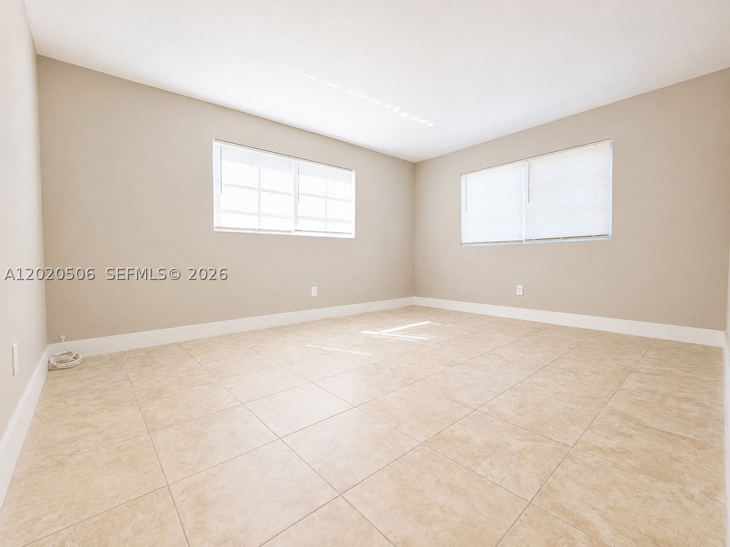 THE WHITE HOUSE CONDO - Residential