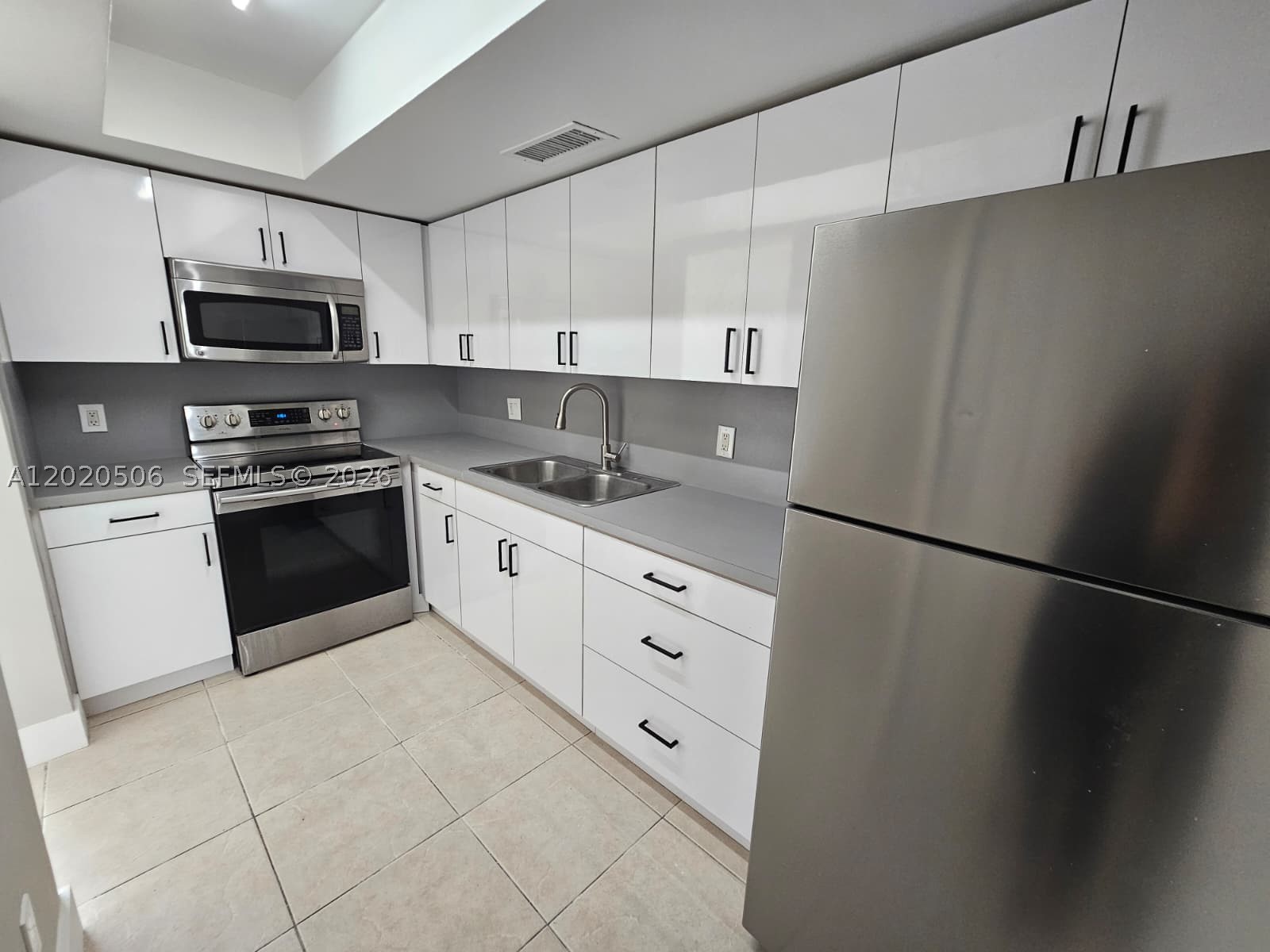 THE WHITE HOUSE CONDO - Residential
