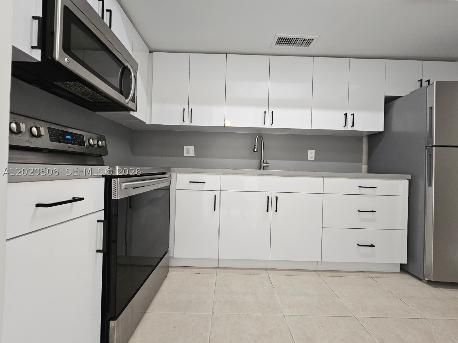 THE WHITE HOUSE CONDO - Residential