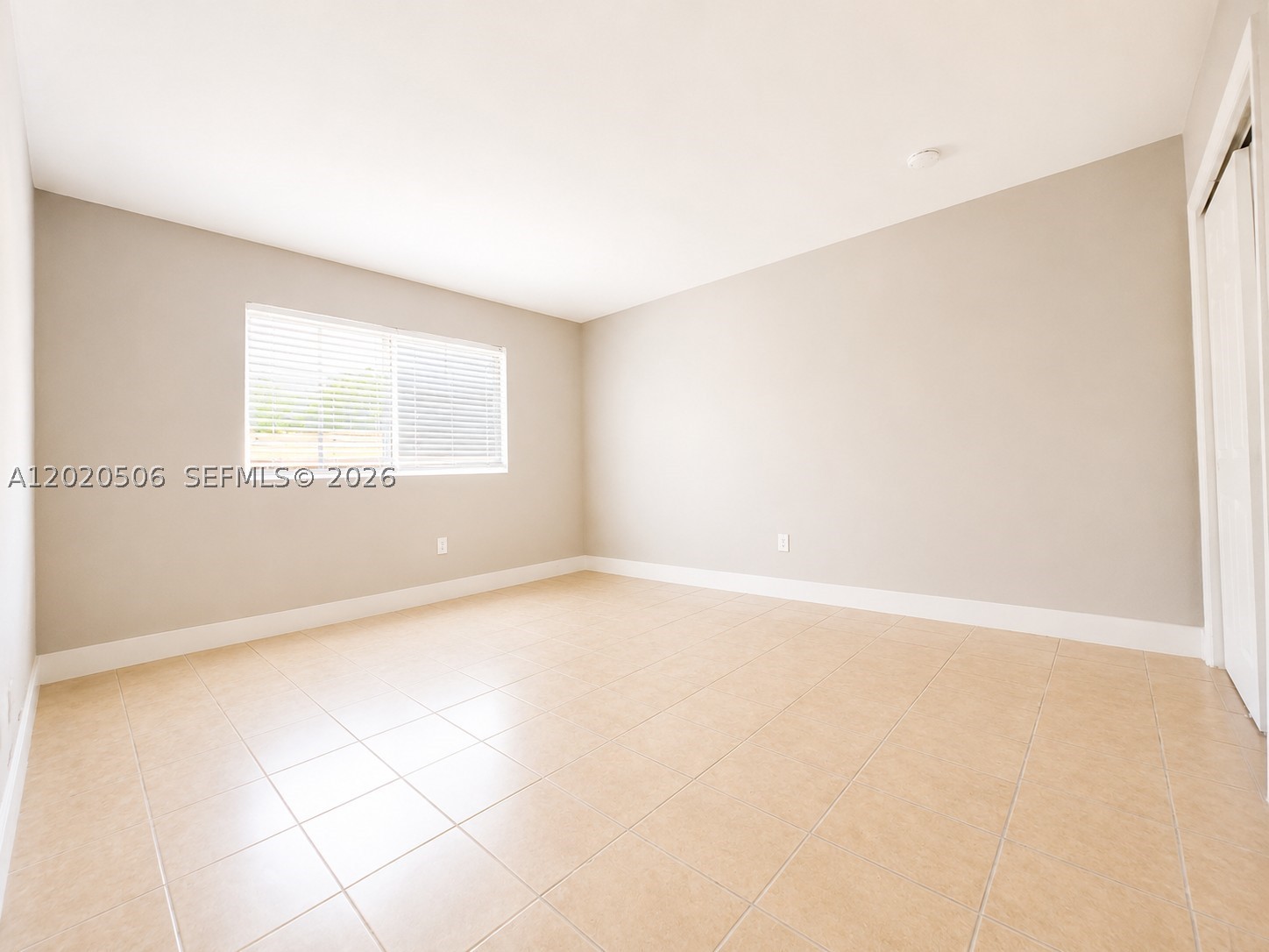 THE WHITE HOUSE CONDO - Residential