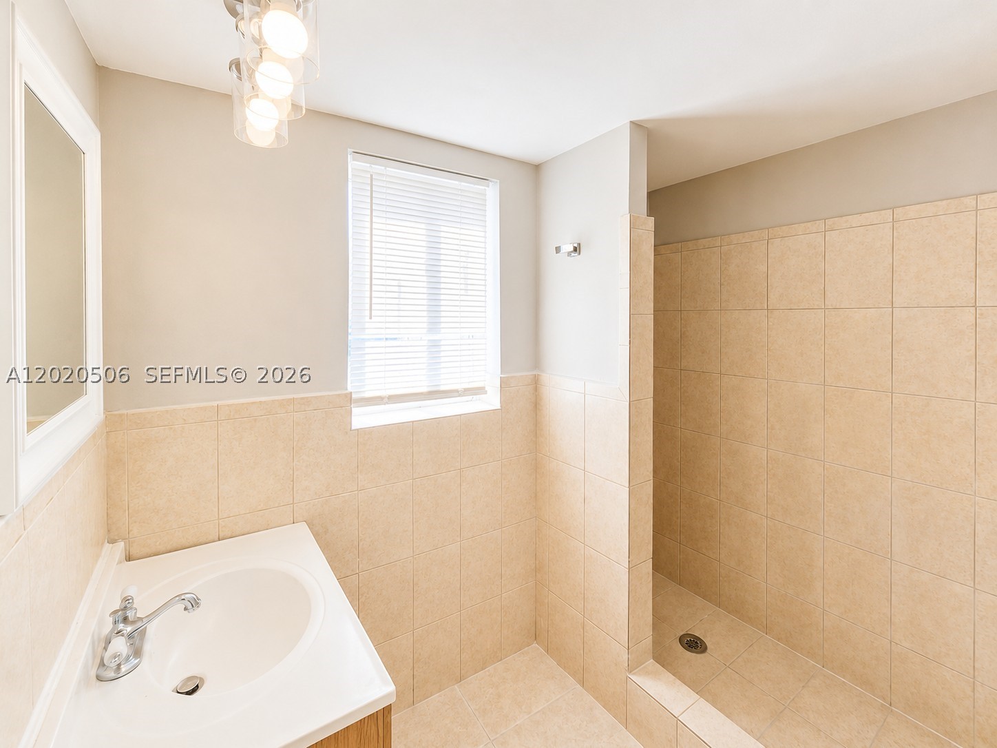 THE WHITE HOUSE CONDO - Residential