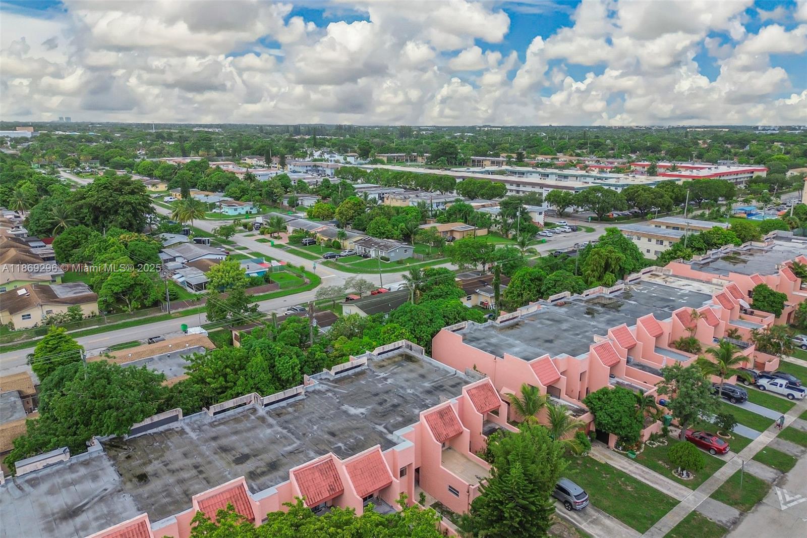 WIMBLEDON TOWNHOUSE I-13 - Residential