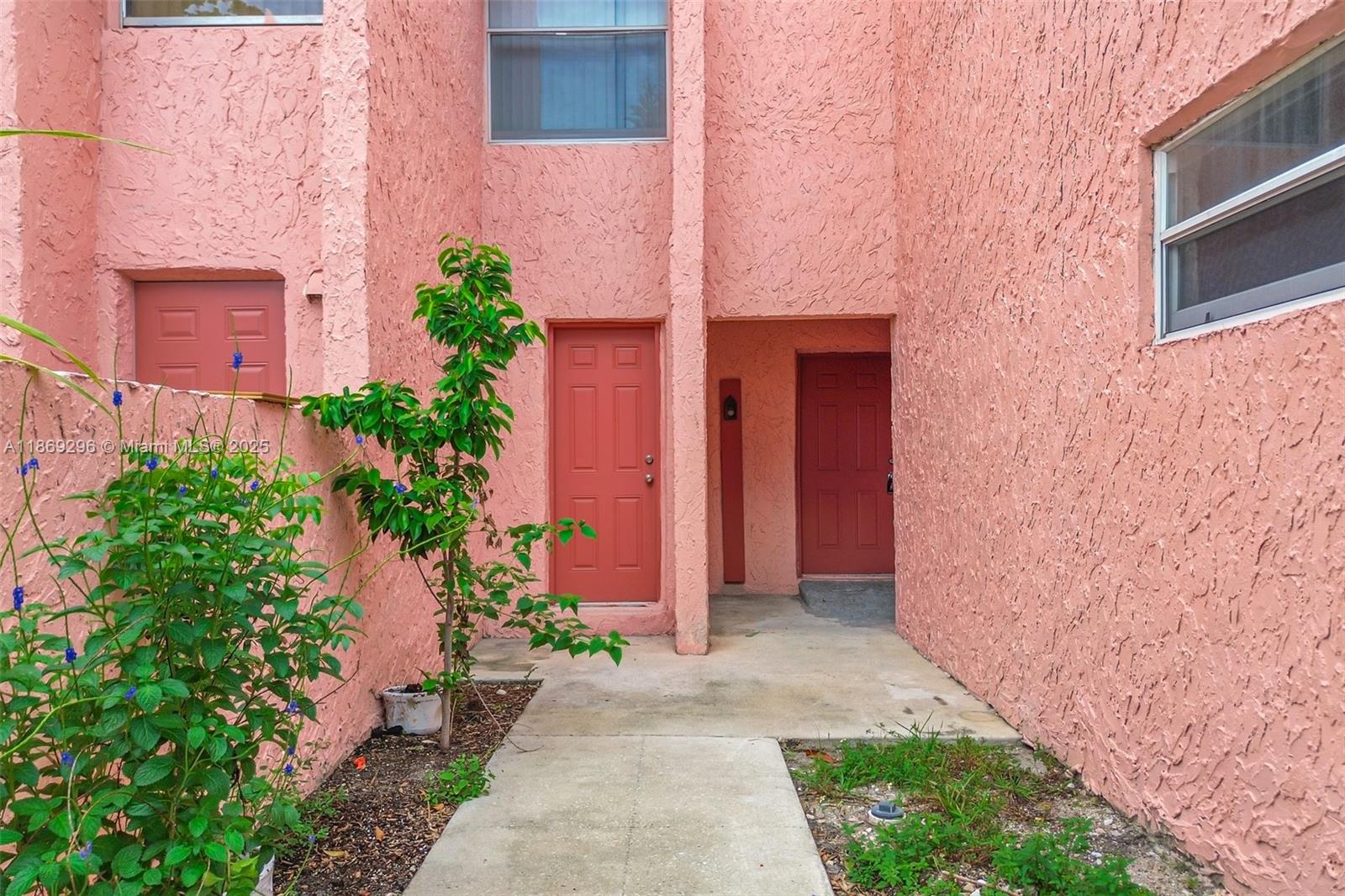 WIMBLEDON TOWNHOUSE I-13 - Residential