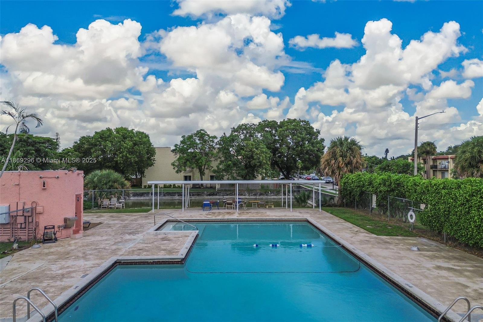 WIMBLEDON TOWNHOUSE I-13 - Residential