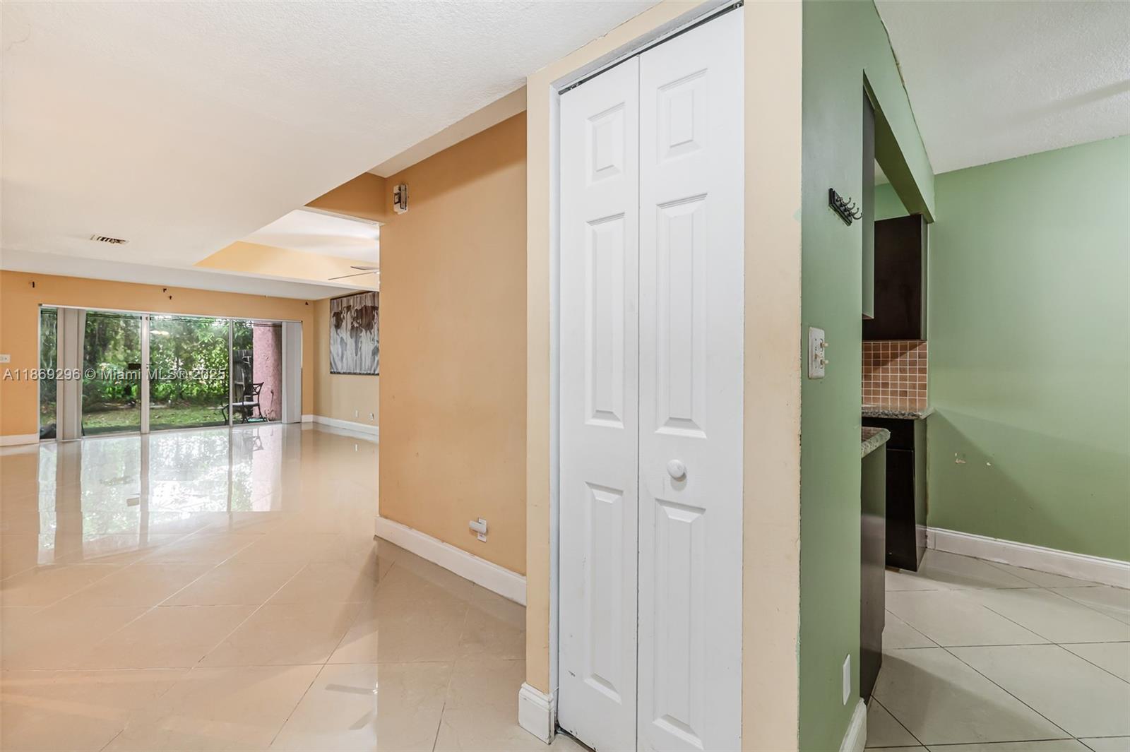 WIMBLEDON TOWNHOUSE I-13 - Residential