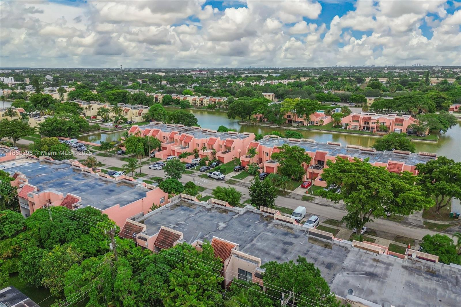 WIMBLEDON TOWNHOUSE I-13 - Residential