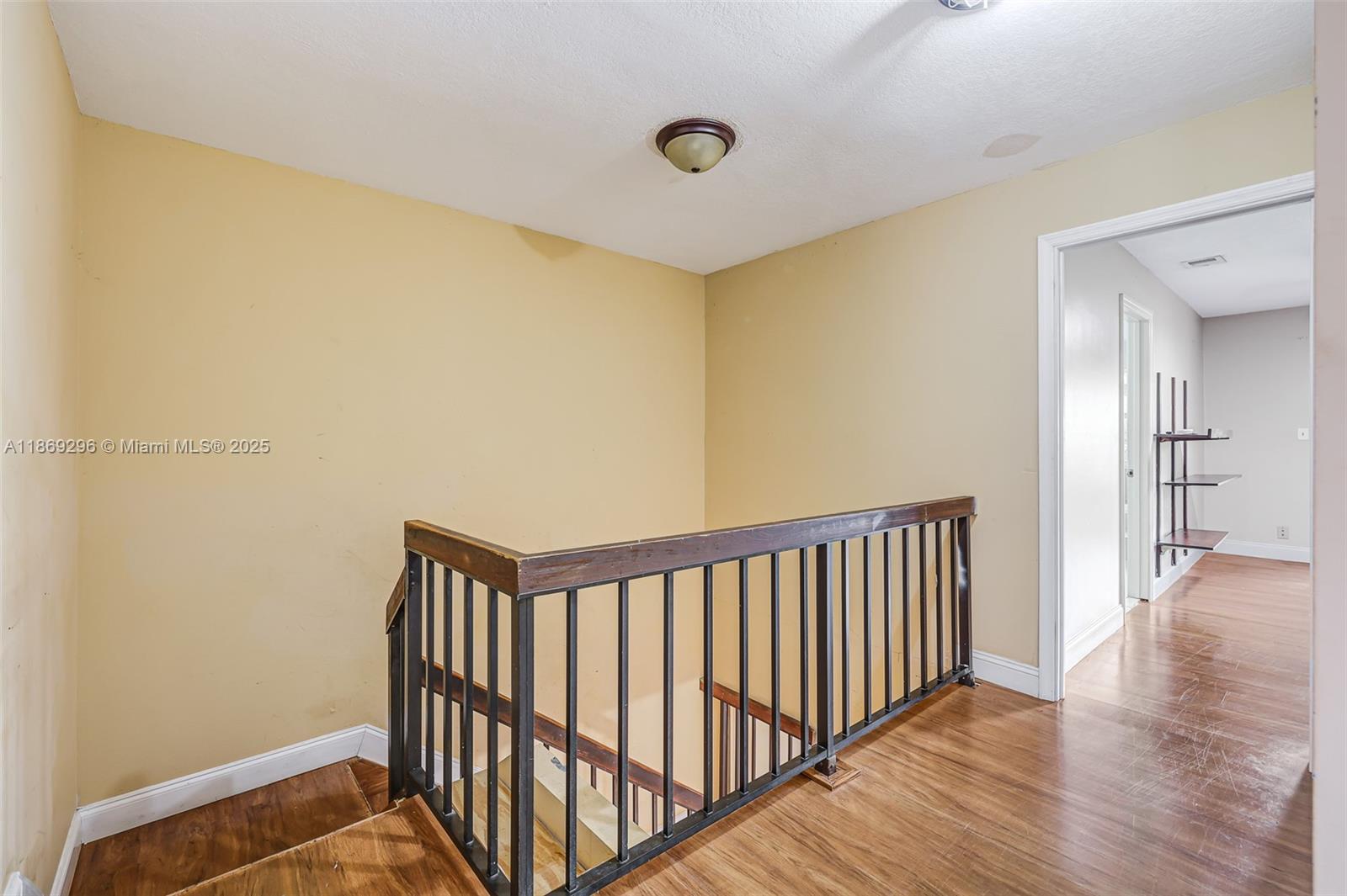 WIMBLEDON TOWNHOUSE I-13 - Residential