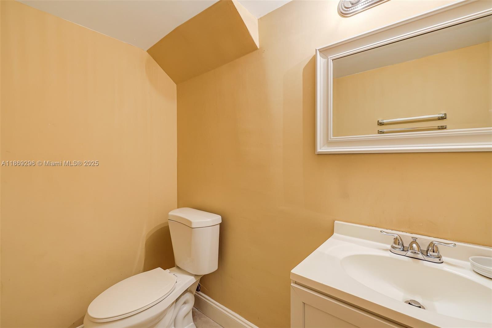 WIMBLEDON TOWNHOUSE I-13 - Residential
