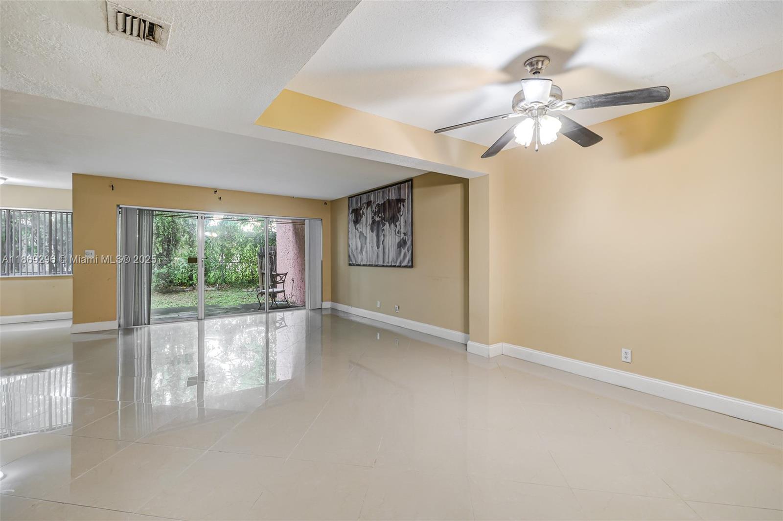 WIMBLEDON TOWNHOUSE I-13 - Residential