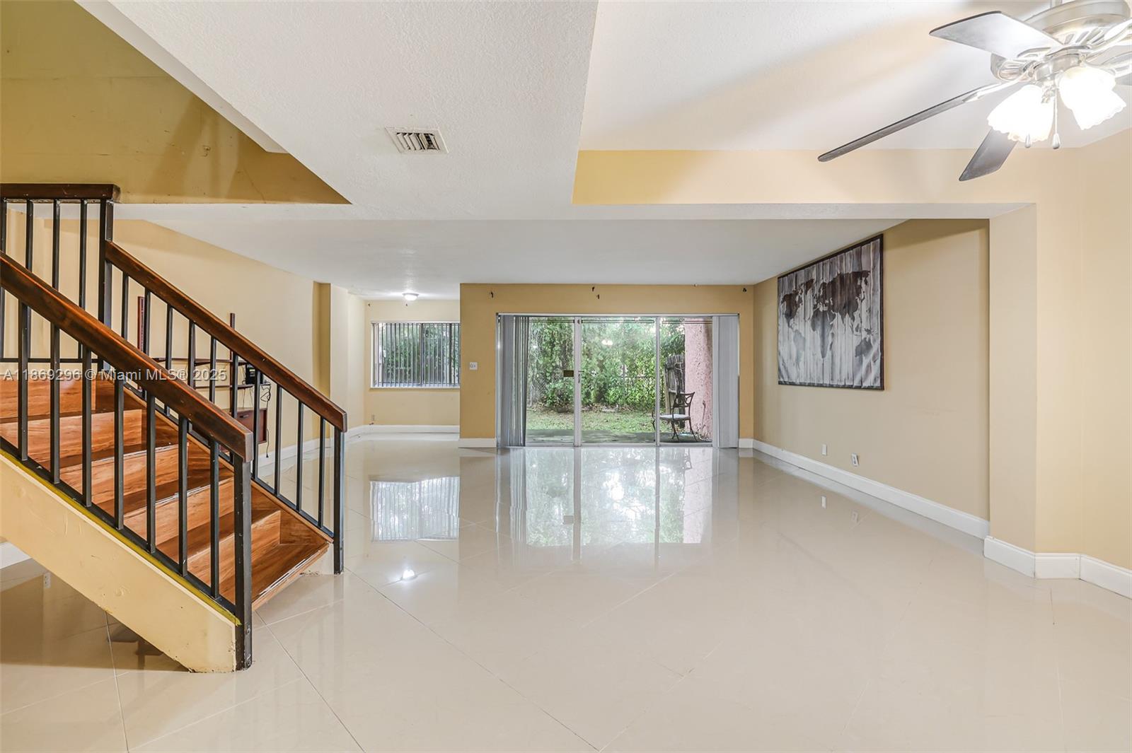 WIMBLEDON TOWNHOUSE I-13 - Residential