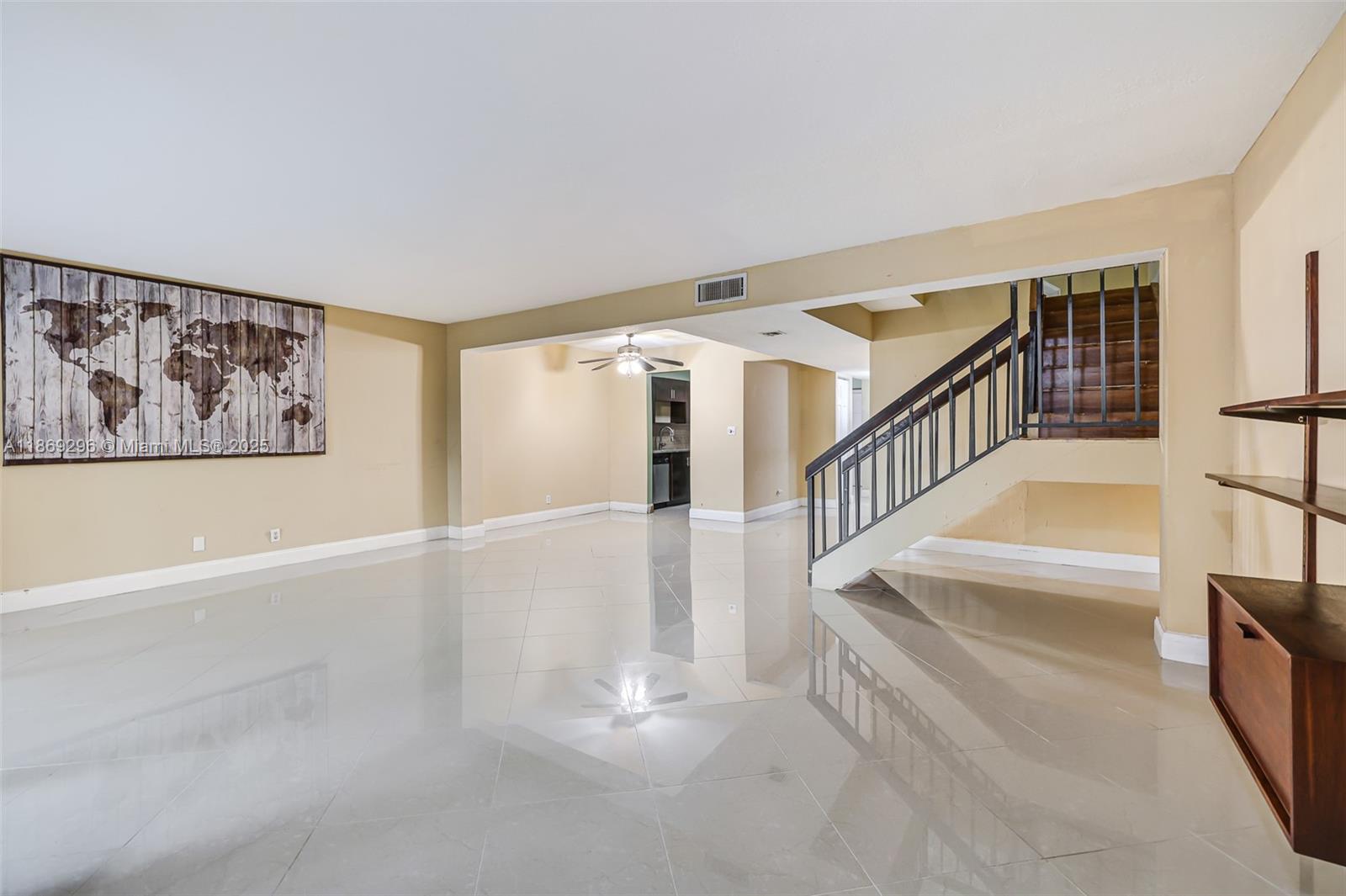 WIMBLEDON TOWNHOUSE I-13 - Residential