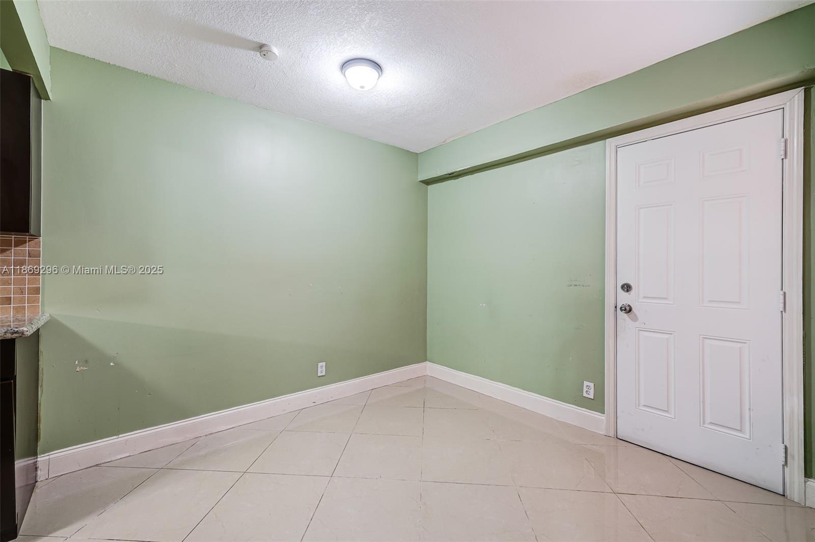 WIMBLEDON TOWNHOUSE I-13 - Residential