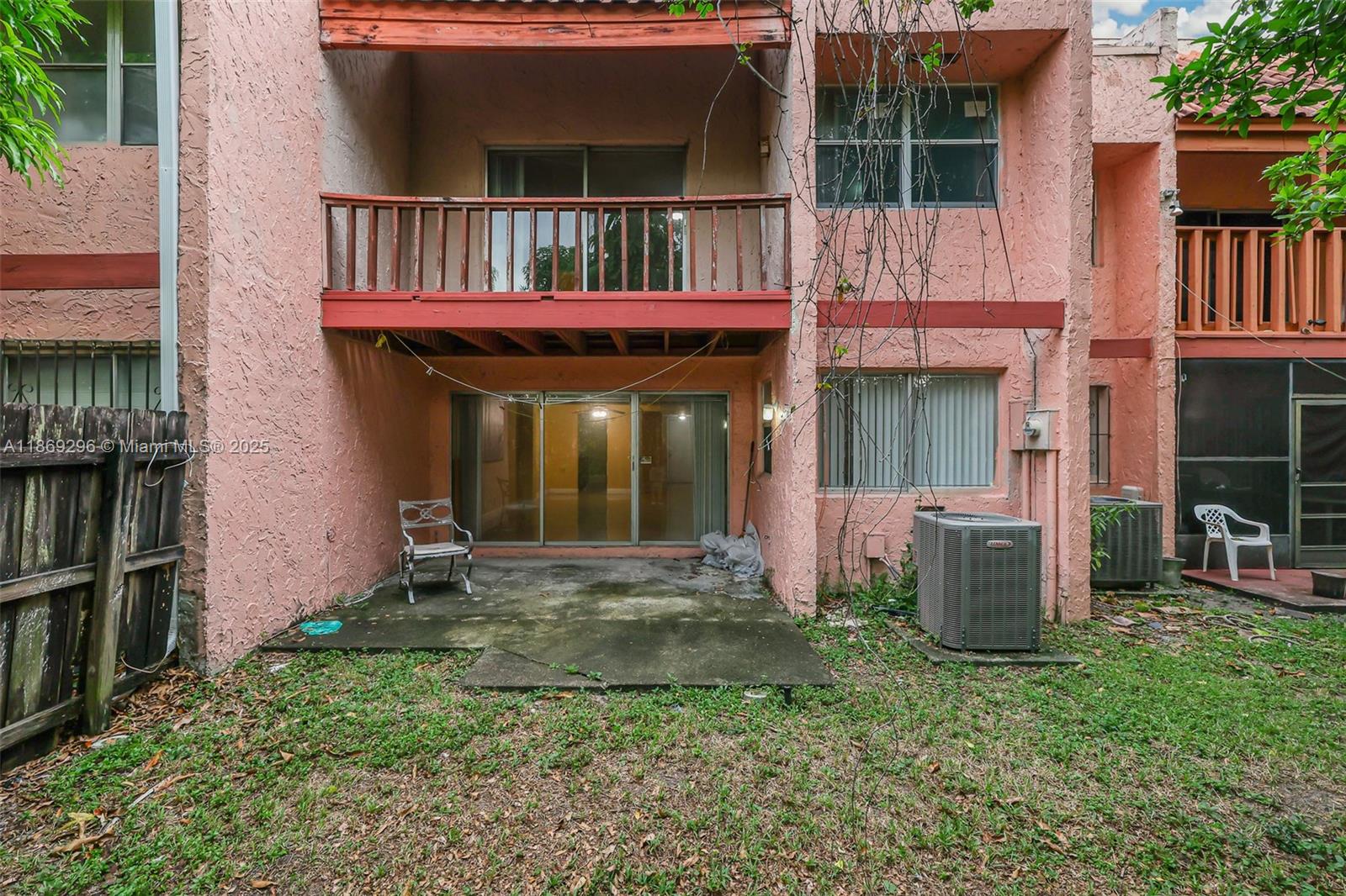WIMBLEDON TOWNHOUSE I-13 - Residential