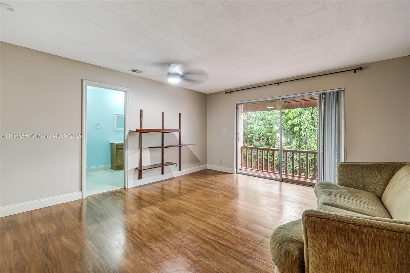 WIMBLEDON TOWNHOUSE I-13 - Residential