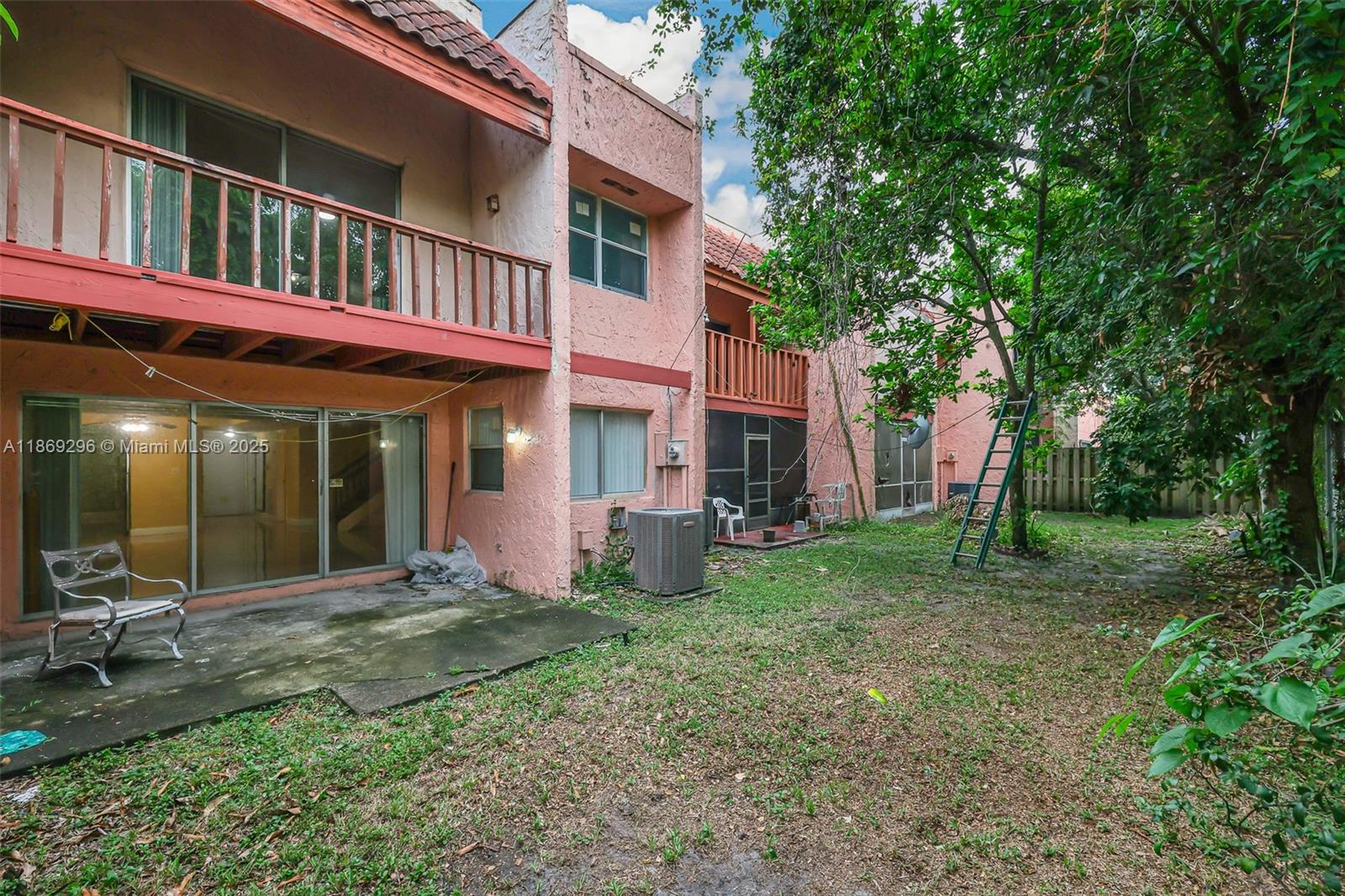 WIMBLEDON TOWNHOUSE I-13 - Residential