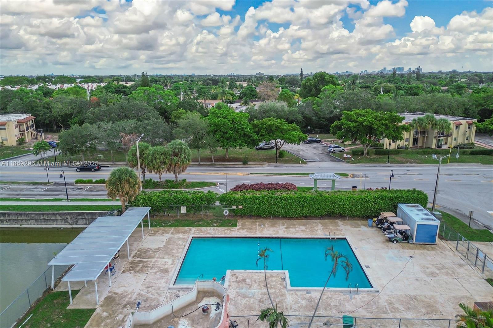 WIMBLEDON TOWNHOUSE I-13 - Residential