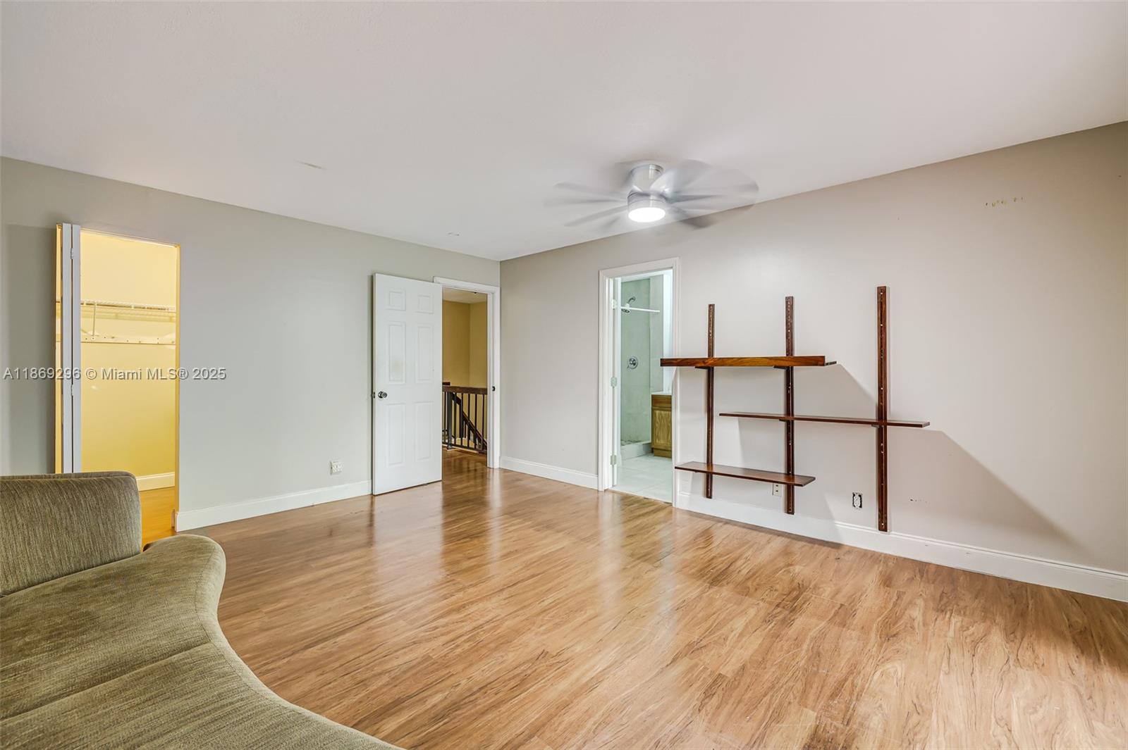 WIMBLEDON TOWNHOUSE I-13 - Residential