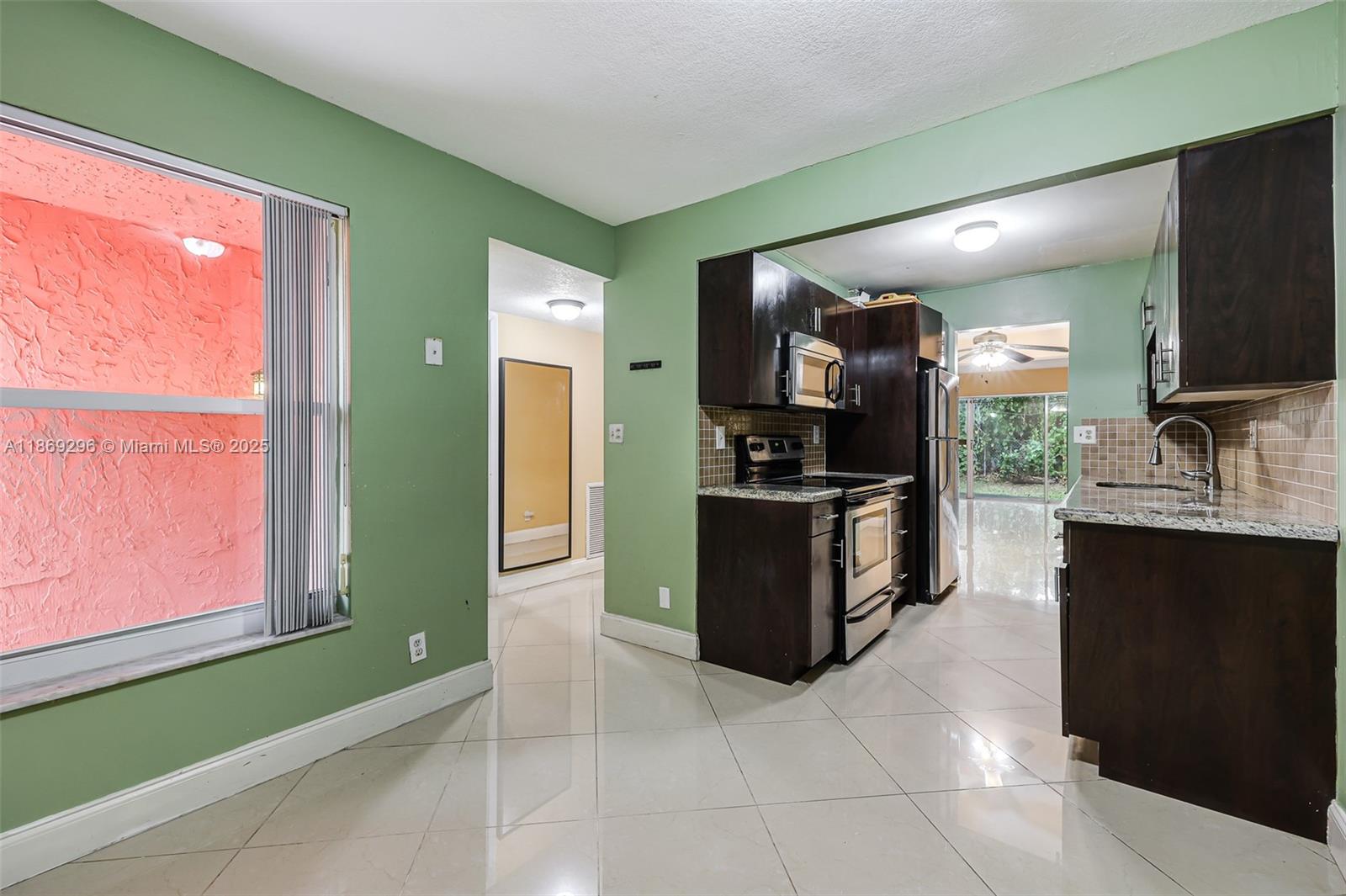 WIMBLEDON TOWNHOUSE I-13 - Residential