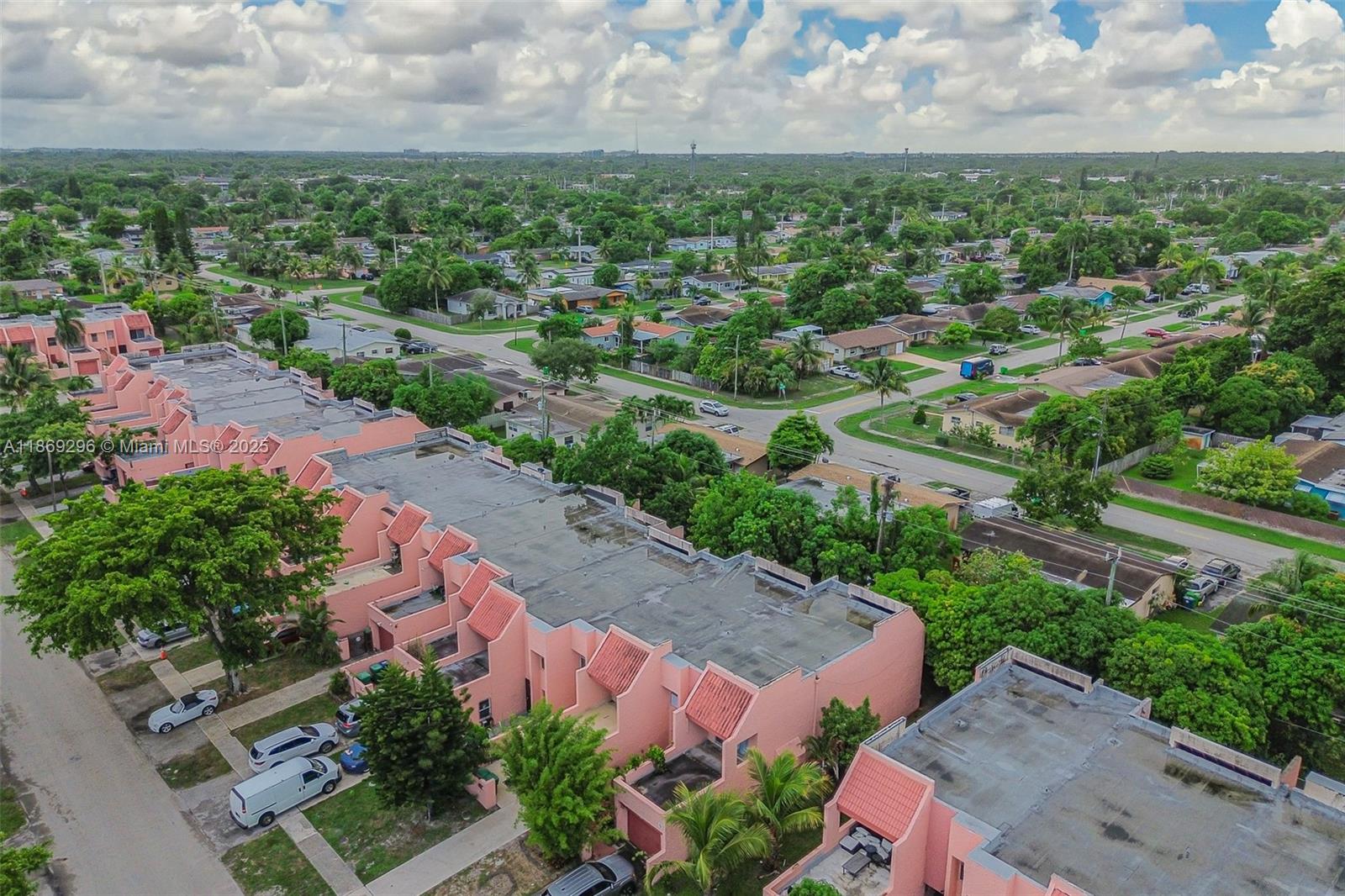 WIMBLEDON TOWNHOUSE I-13 - Residential