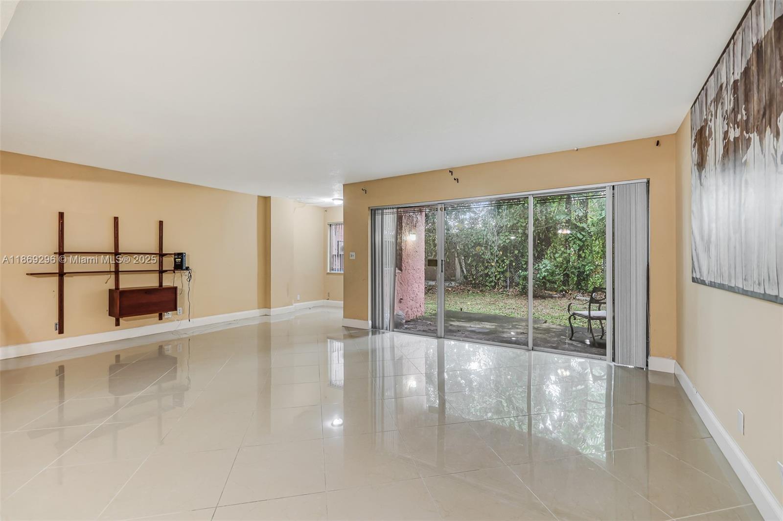 WIMBLEDON TOWNHOUSE I-13 - Residential
