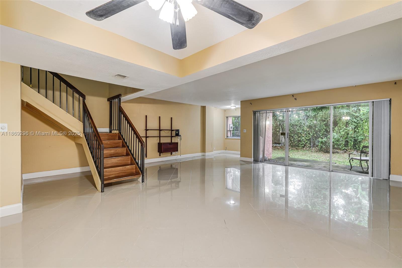 WIMBLEDON TOWNHOUSE I-13 - Residential