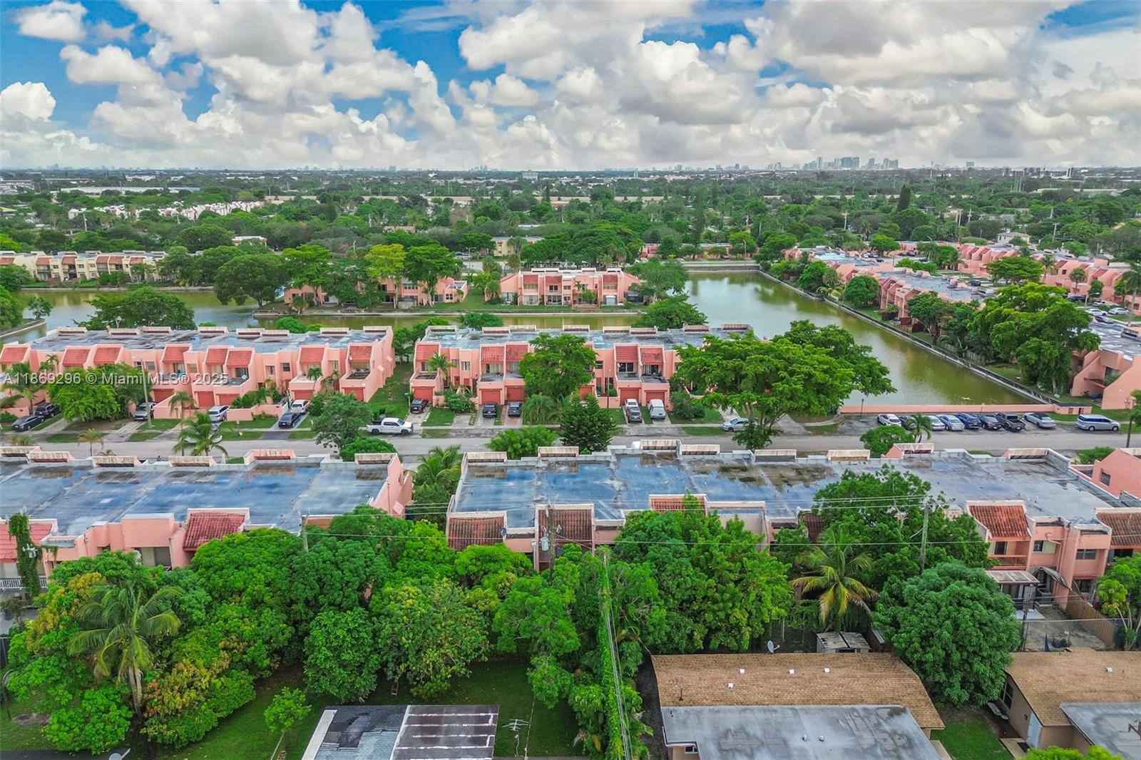 WIMBLEDON TOWNHOUSE I-13 - Residential