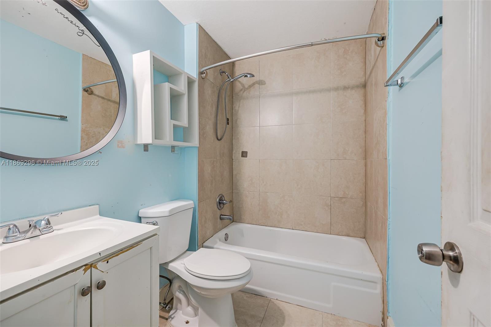 WIMBLEDON TOWNHOUSE I-13 - Residential