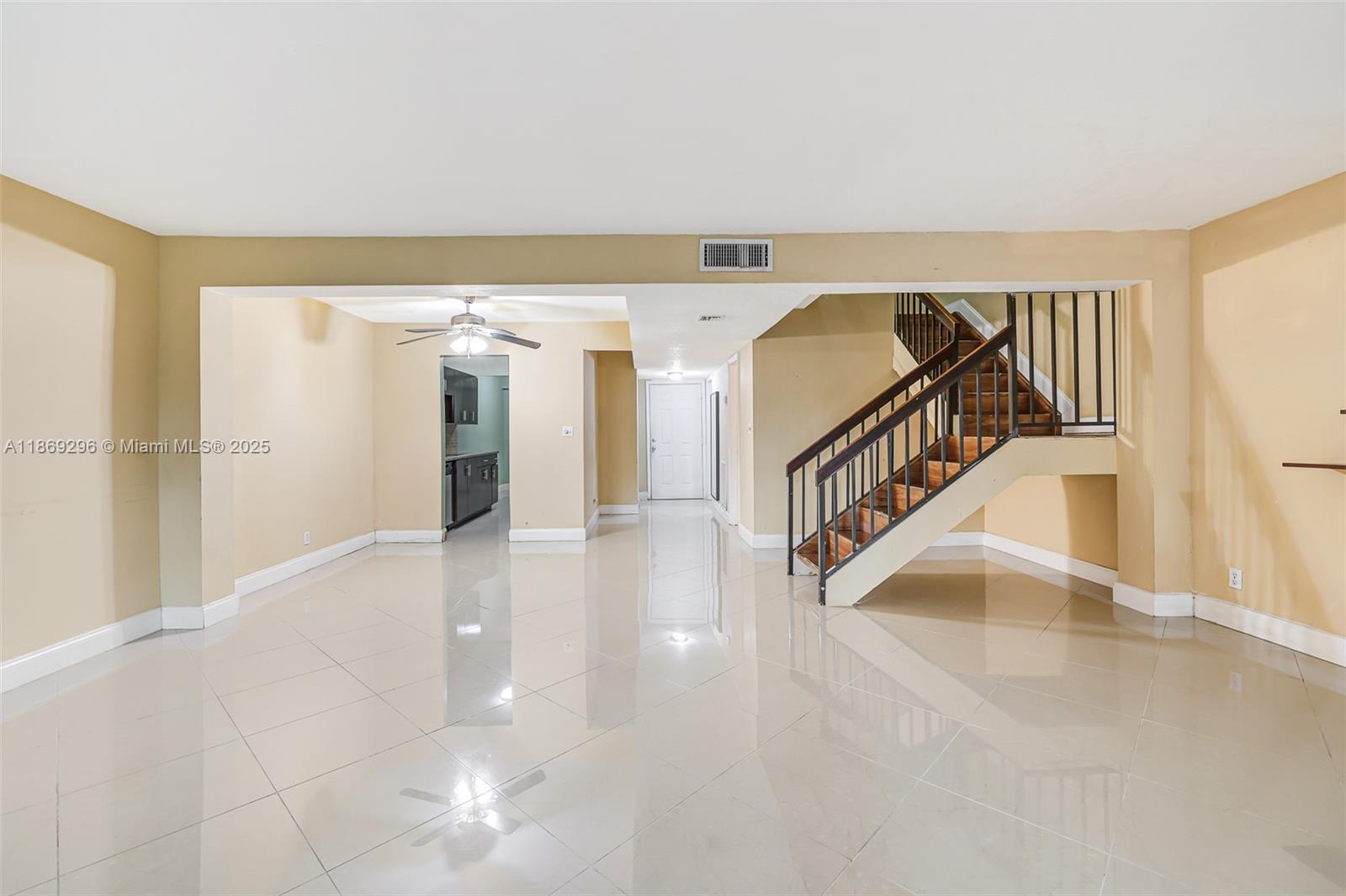 WIMBLEDON TOWNHOUSE I-13 - Residential