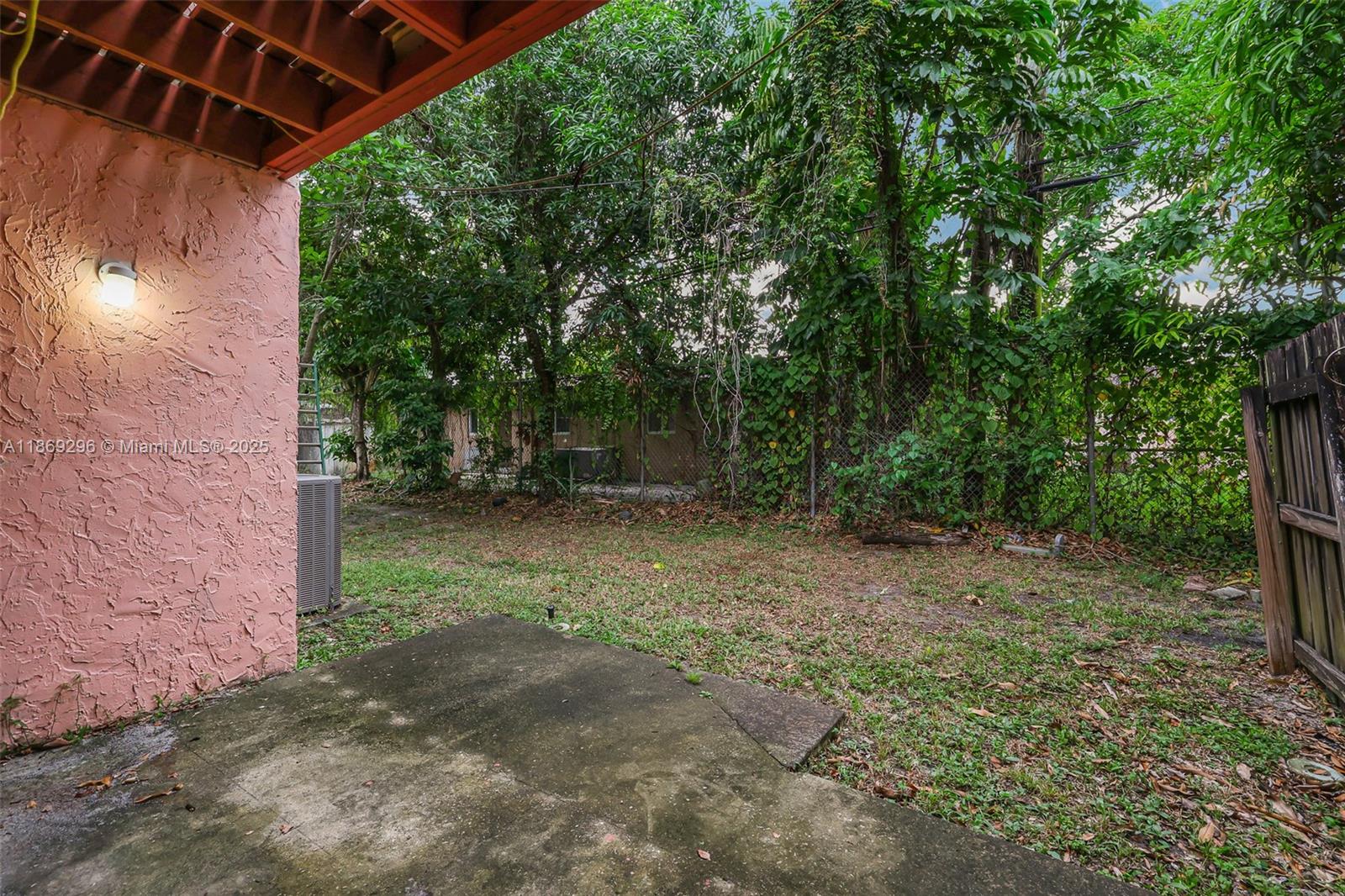 WIMBLEDON TOWNHOUSE I-13 - Residential