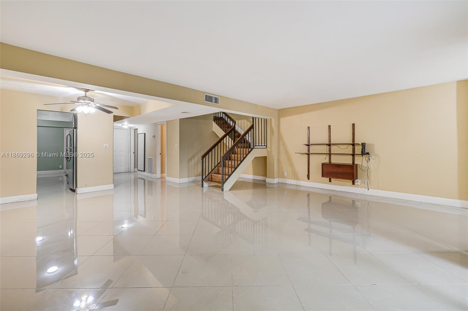 WIMBLEDON TOWNHOUSE I-13 - Residential