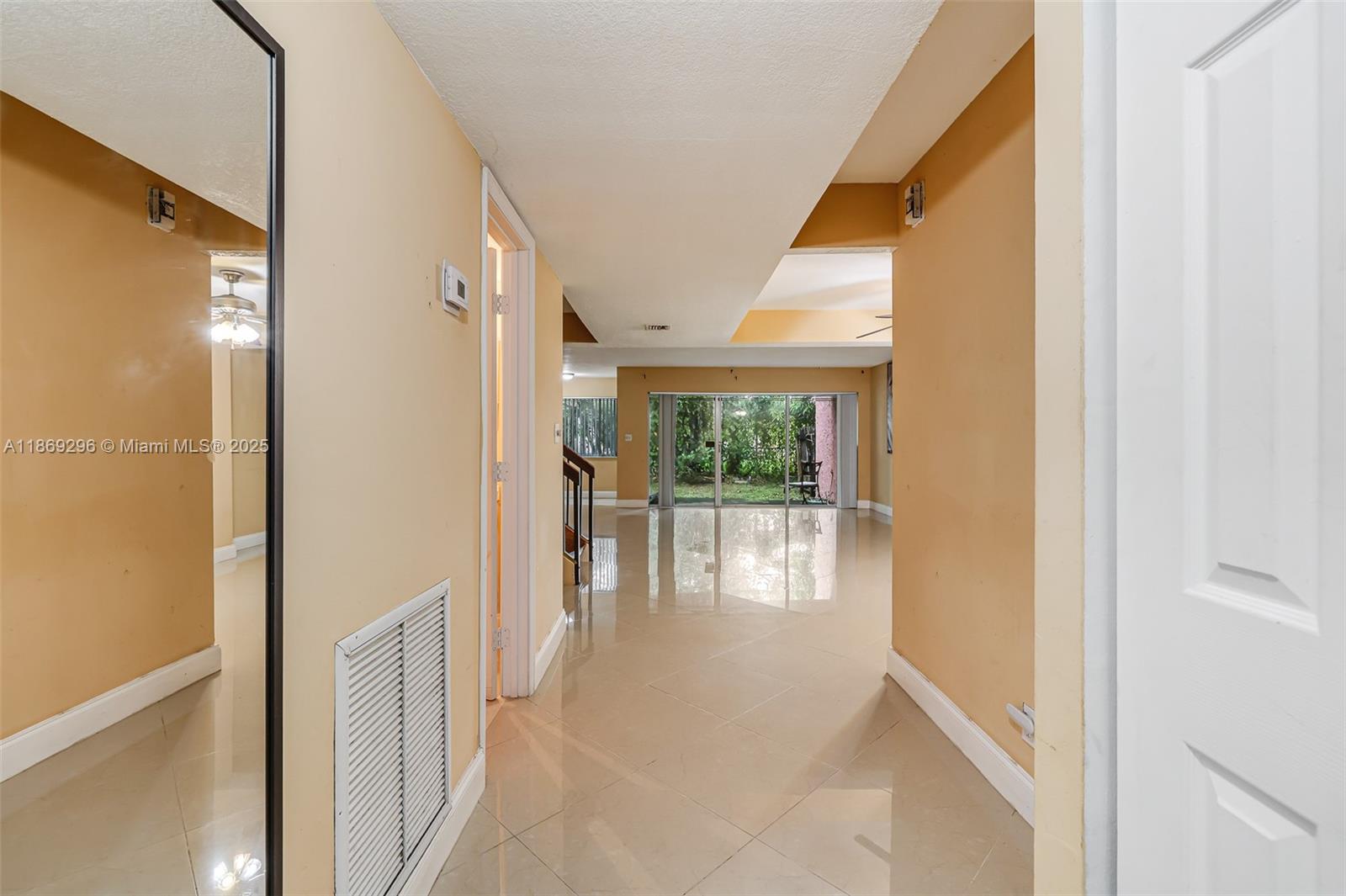 WIMBLEDON TOWNHOUSE I-13 - Residential