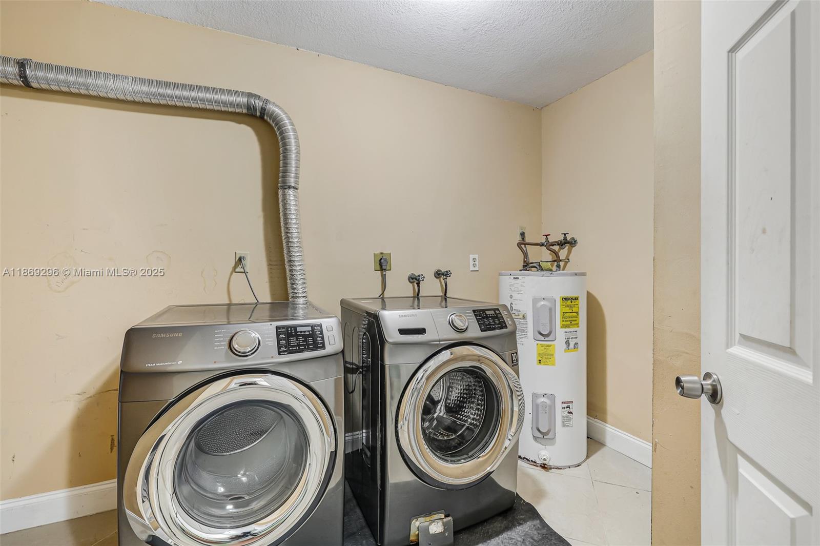 WIMBLEDON TOWNHOUSE I-13 - Residential