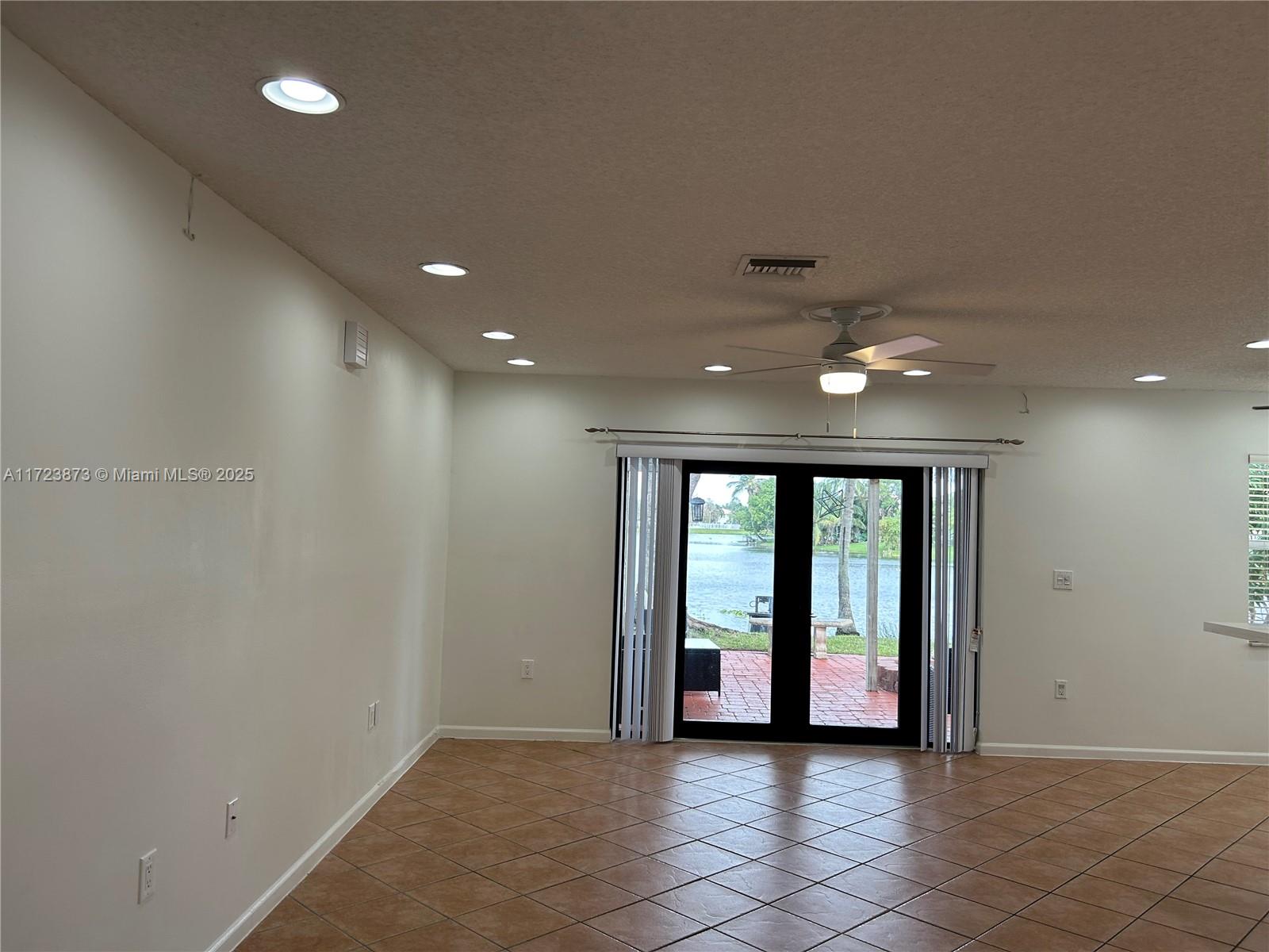 CRYSTAL POINTE - Residential Lease
