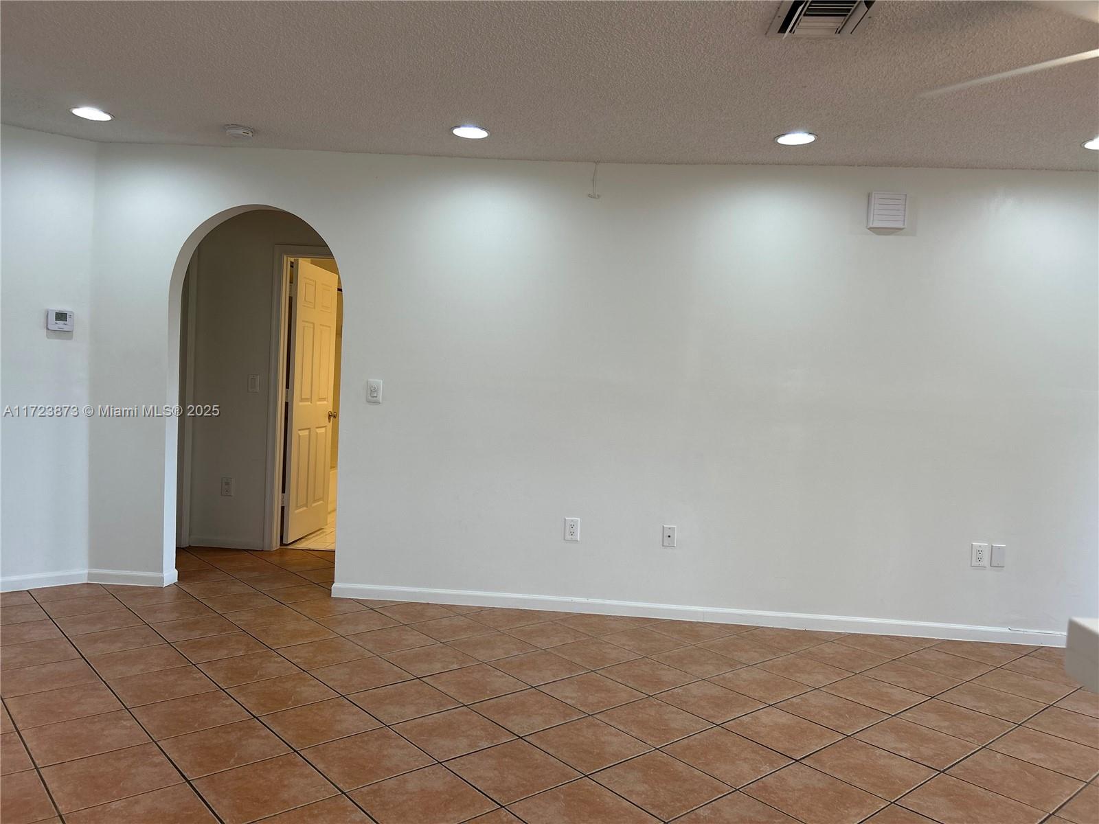 CRYSTAL POINTE - Residential Lease
