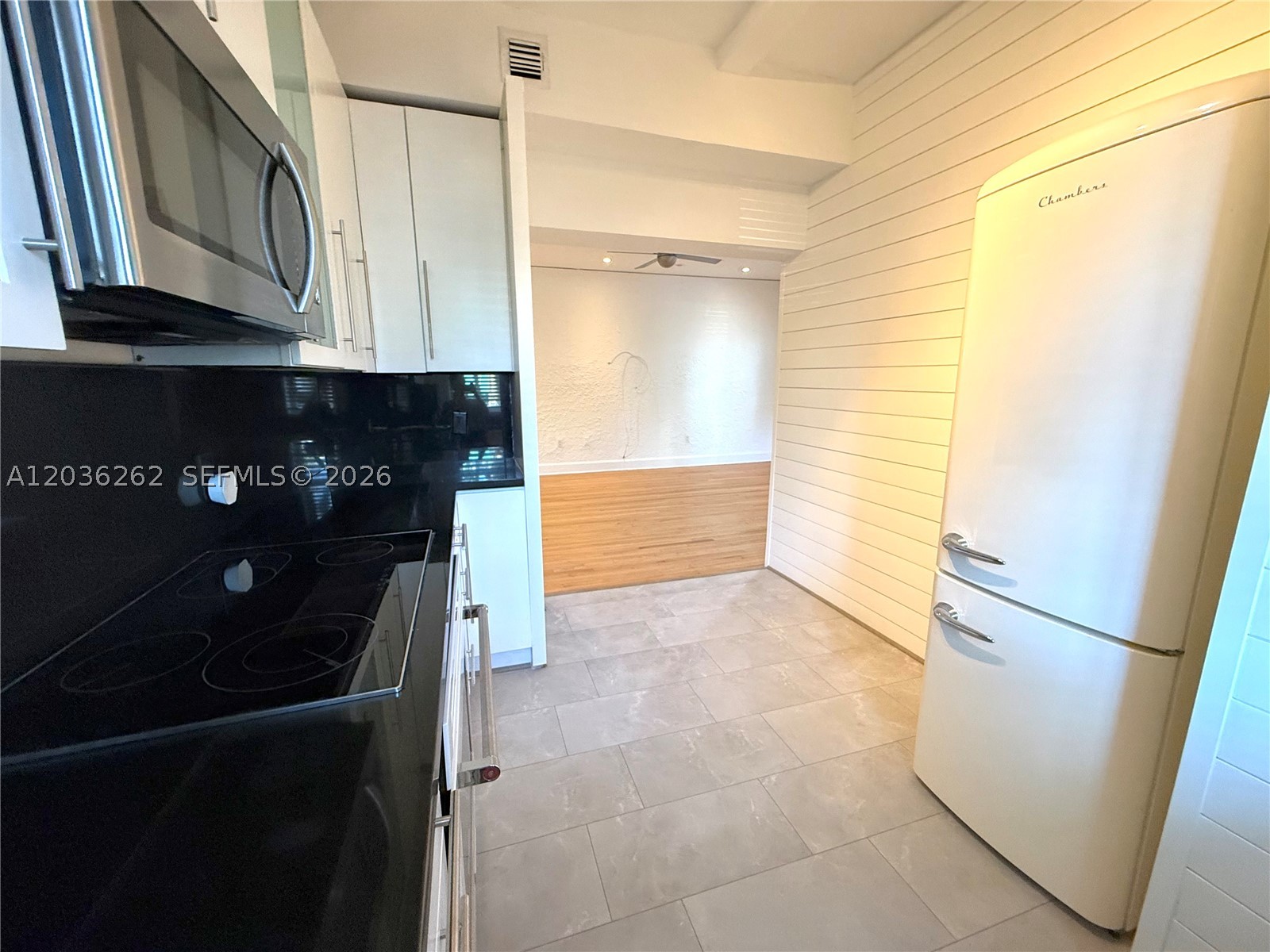 THE ESPLANADE BEACH CONDO - Residential