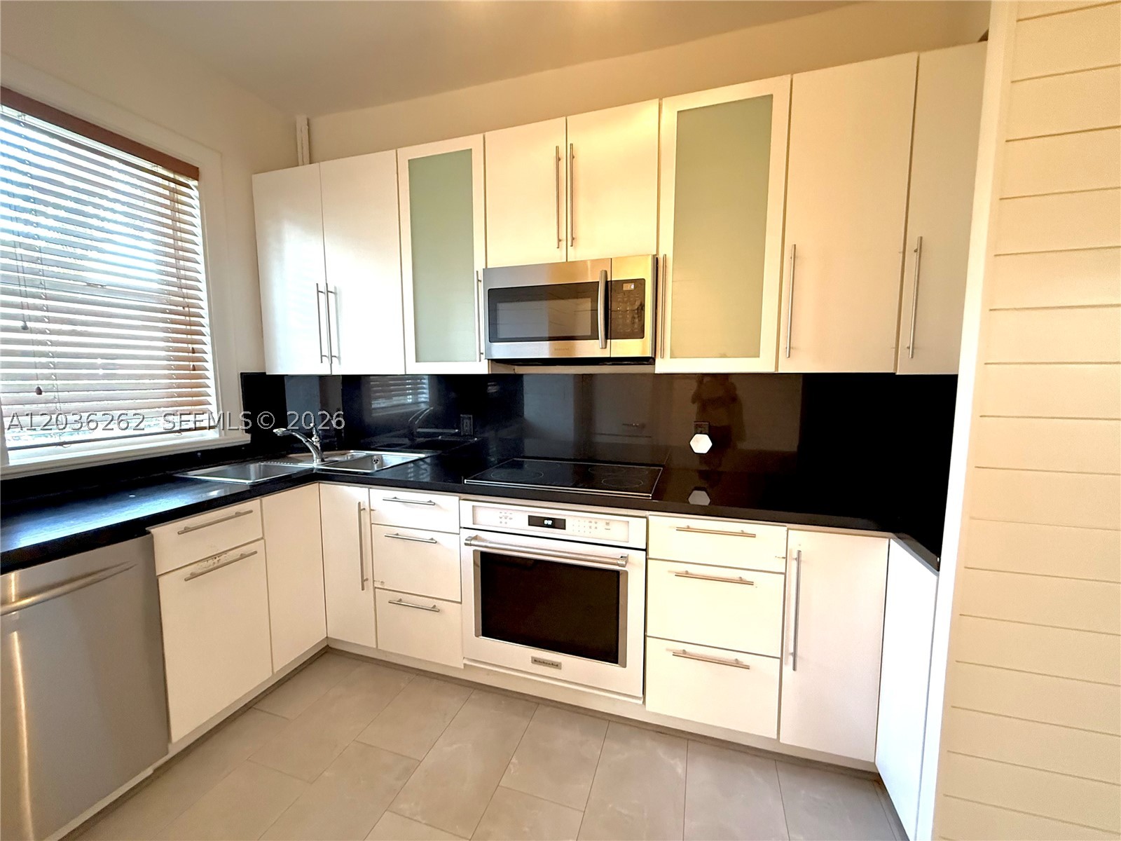 THE ESPLANADE BEACH CONDO - Residential