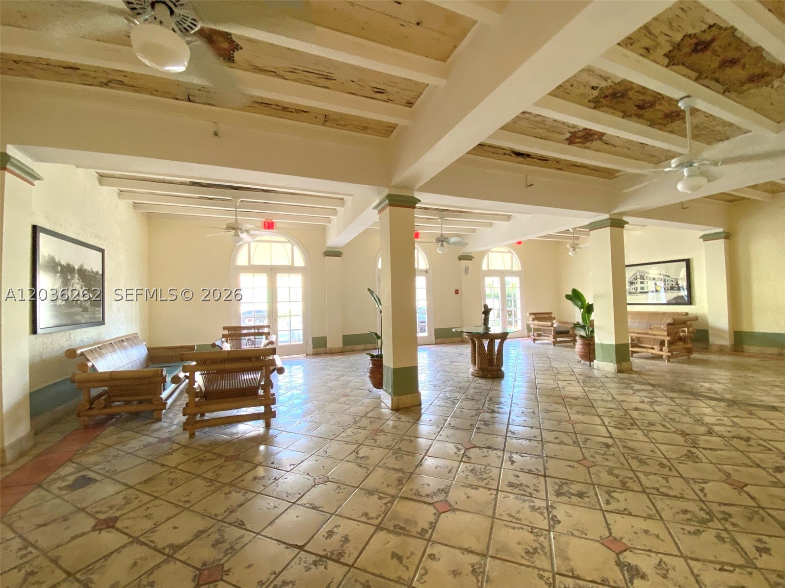 THE ESPLANADE BEACH CONDO - Residential
