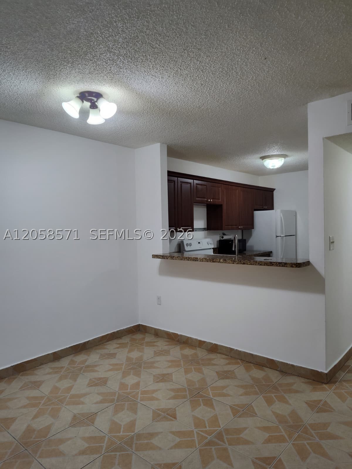THE COURTS AT KENDALL CON - Residential