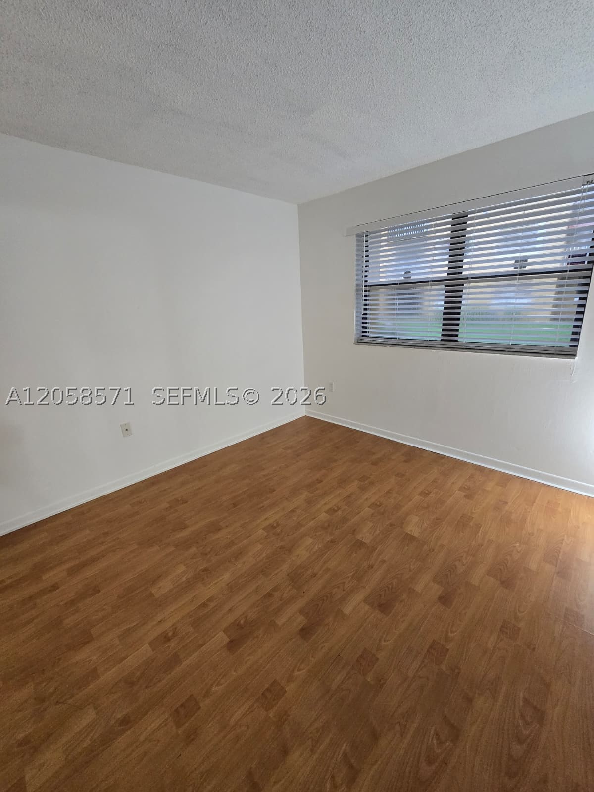 THE COURTS AT KENDALL CON - Residential